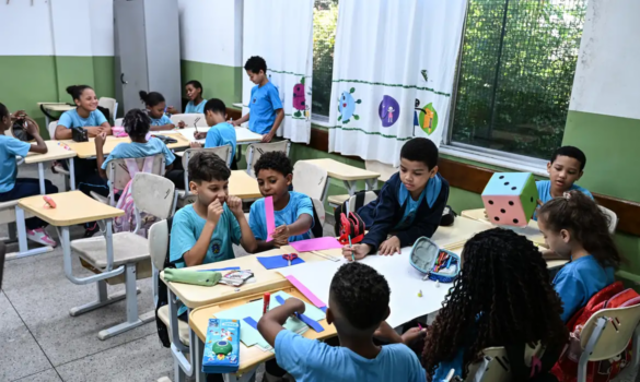 Brasil alcança maior índice de desenvolvimento humano da história e entra em faixa inédita do IDHM