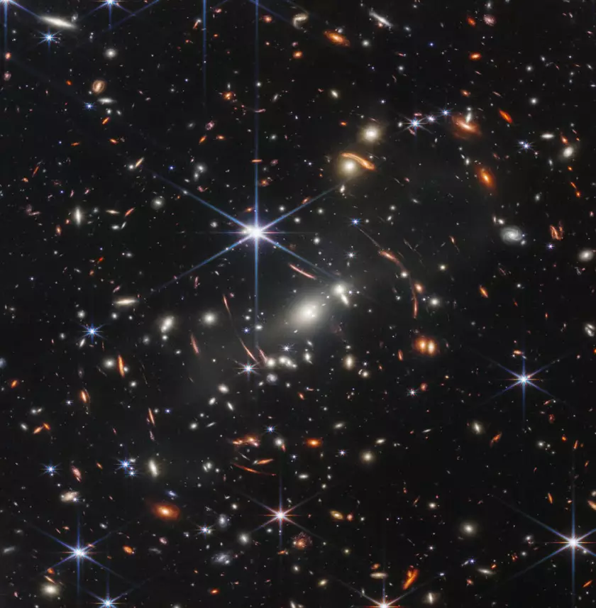 The first image released from NASA’s James Webb Space Telescope reveals thousands of galaxies, including the faintest objects ever observed in the infrared.( NASA, ESA, CSA, and STScI)