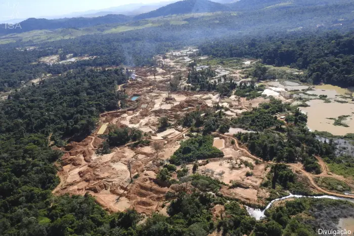 Illegal mining is one of the main vectors of pressure in the Xingu. In the photo, illegal mining in the Kayapó IT.